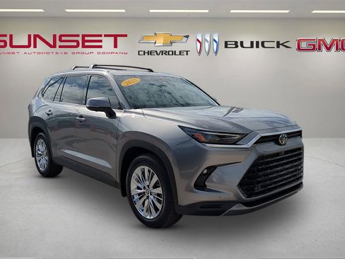 Used 2025 Toyota Grand Highlander AWD image 1