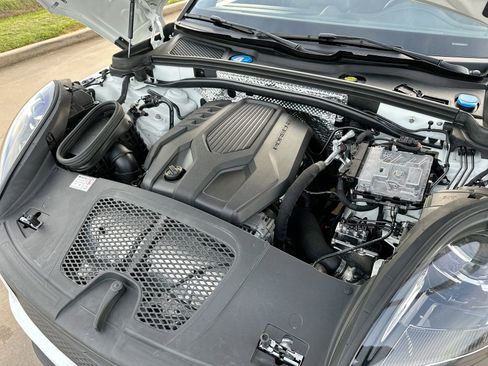 Used 2024 Porsche Macan AWD/4WD image 24
