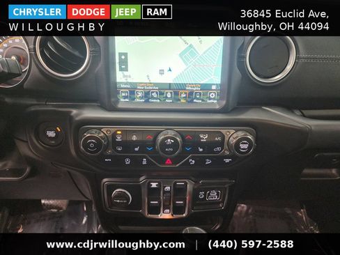 Used 2020 Jeep Wrangler Unlimited Sahara w/ Uconnect 4C Nav & Sound Group AWD/4WD image 19
