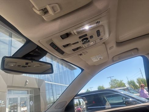 Used 2022 GMC Yukon Denali image 16