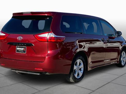 Used 2018 Toyota Sienna L image 12