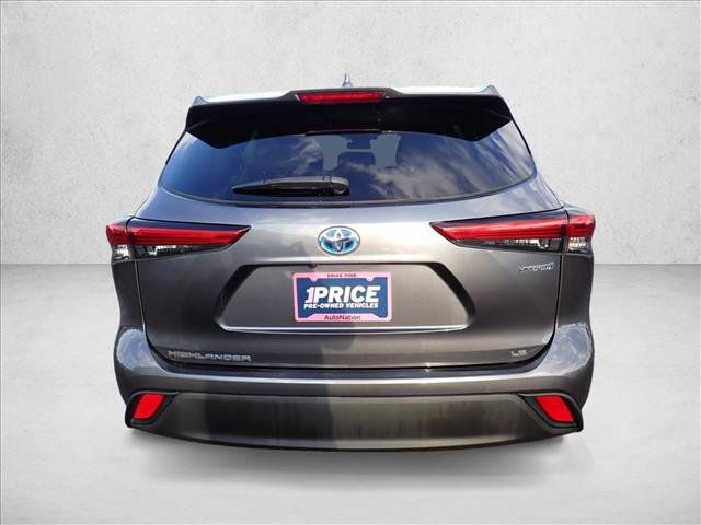 Used 2020 Toyota Highlander LE AWD/4WD image 4