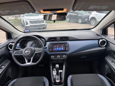 Used 2025 Nissan Versa SV FWD image 31