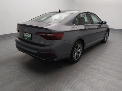 Used 2024 Volkswagen Jetta SE FWD image 9