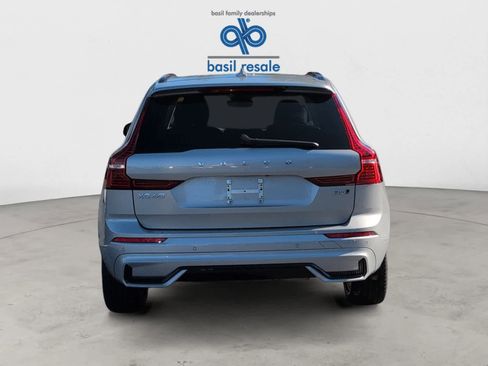 Used 2025 Volvo XC60 B5 Plus image 7