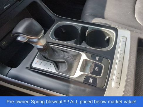Used 2022 Kia Carnival LX FWD image 33