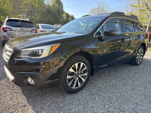 Used 2015 Subaru Outback 2.5i Limited AWD/4WD image 9