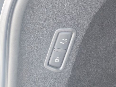 Used 2021 Maserati Levante GranLusso image 27