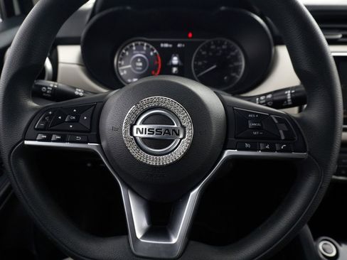 Used 2021 Nissan Versa SV image 23