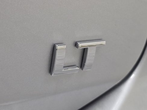 Used 2022 Chevrolet Equinox LT w/ LPO, Floor Liner Package image 8