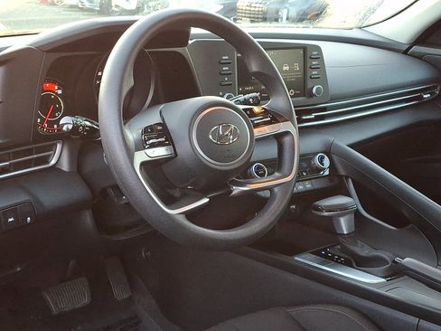 Used 2023 Hyundai Elantra SEL image 16