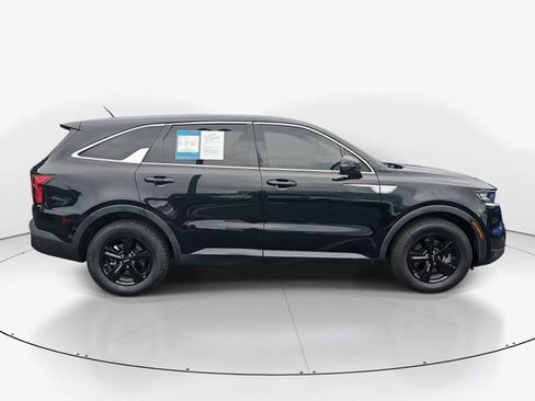 Used 2022 Kia Sorento LX FWD image 2