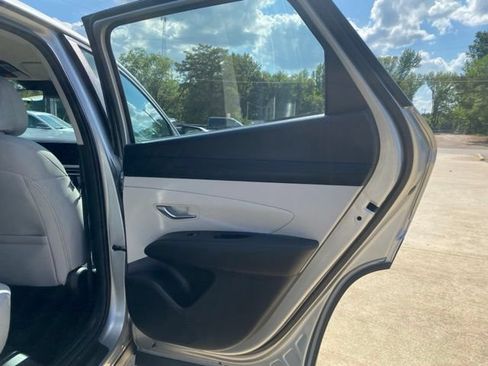 Used 2025 Hyundai Tucson SE AWD/4WD image 14