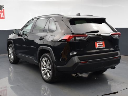 Used 2019 Toyota RAV4 XLE Premium image 3