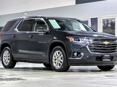 Used 2021 Chevrolet Traverse LT image 6