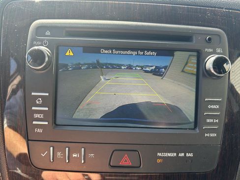 Used 2017 Chevrolet Traverse LT w/ Style and Technology Package FWD image 25