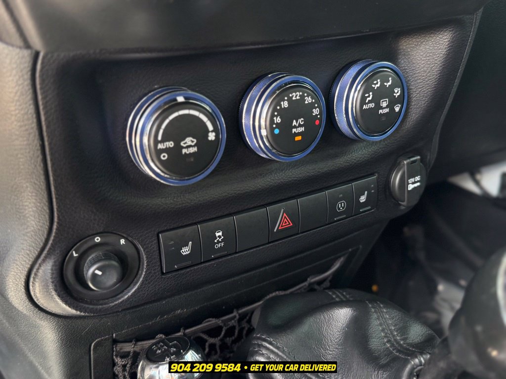 Used 2016 Jeep Wrangler Sahara w/ Connectivity Group AWD/4WD image 18