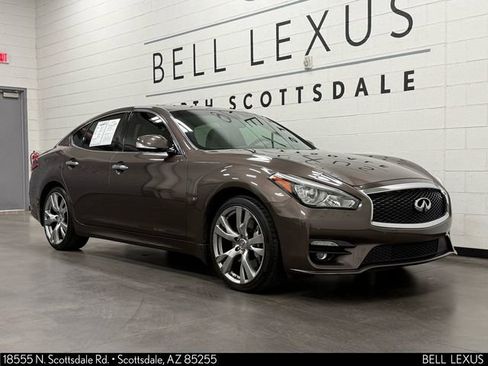 Used 2016 INFINITI Q70 3.7 w/ Sport Package image 2