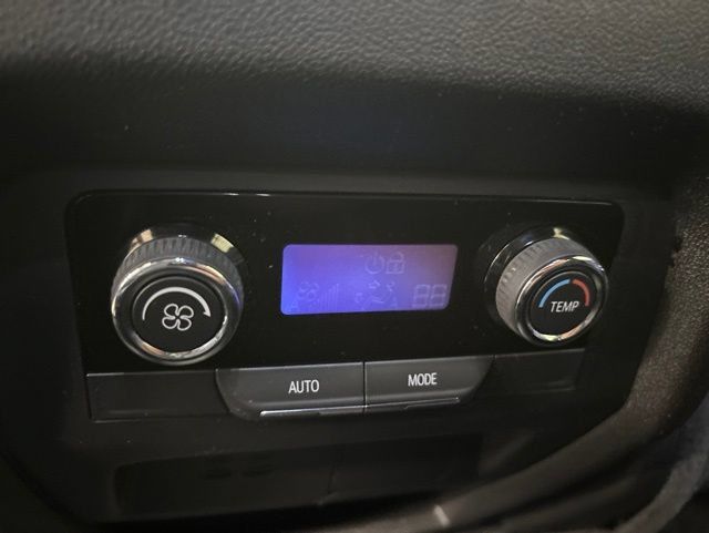 Used 2025 Chevrolet Traverse LT FWD image 17