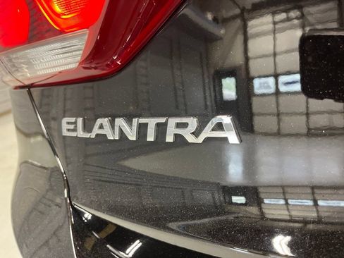 Used 2017 Hyundai Elantra SE FWD image 34