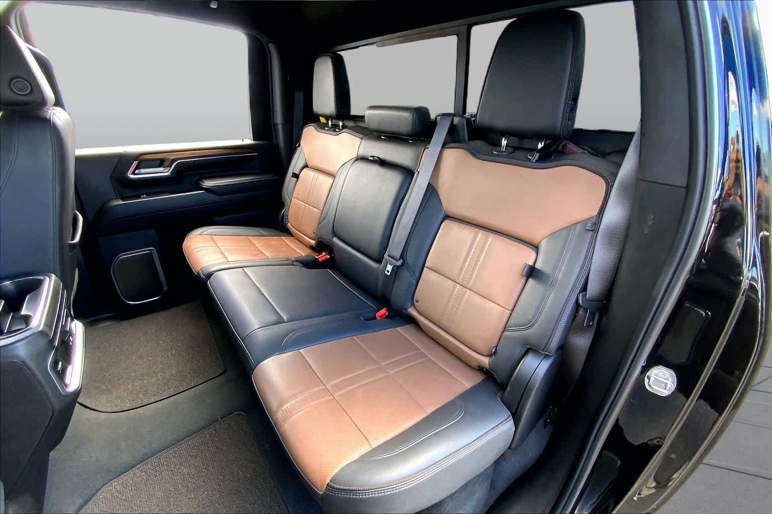 Used 2024 Chevrolet Silverado 2500 High Country w/ Technology Package AWD/4WD image 21