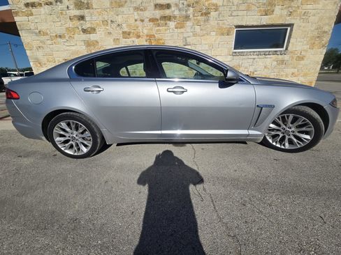 Used 2012 Jaguar XF image 16