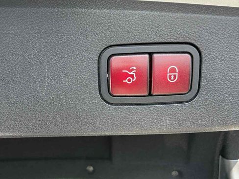 Used 2014 Mercedes-Benz E 350 4MATIC Sedan image 13