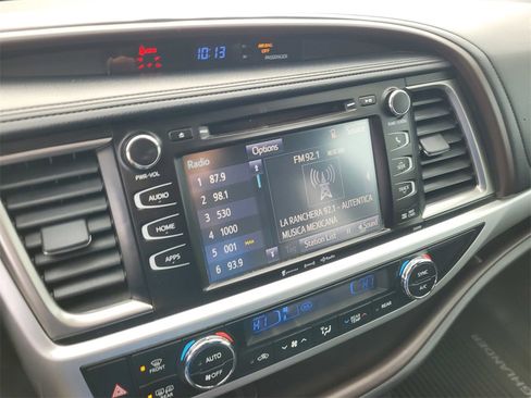 Used 2019 Toyota Highlander XLE image 15