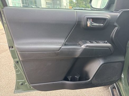 Used 2021 Toyota Tacoma TRD Sport image 9