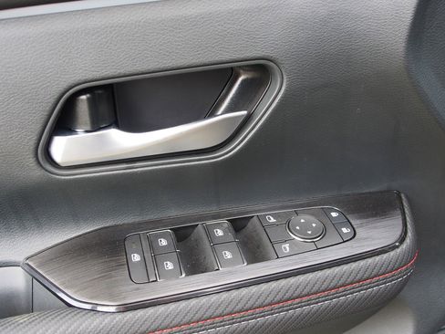 Used 2025 Nissan Kicks SR image 17