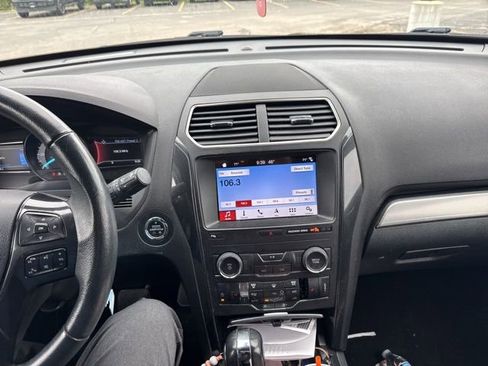 Used 2019 Ford Explorer XLT w/ Equipment Group 202A AWD/4WD image 12