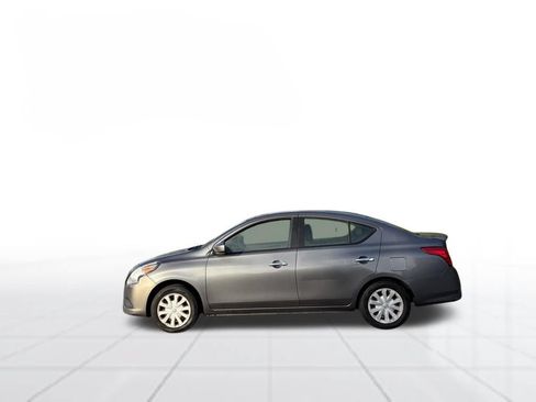 Used 2017 Nissan Versa SV FWD image 2