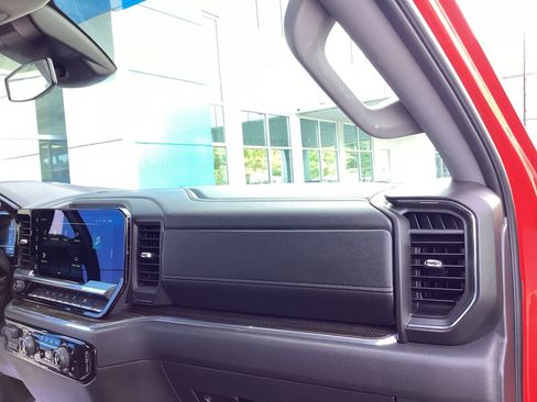 Used 2025 Chevrolet Silverado 1500 LT AWD/4WD image 16