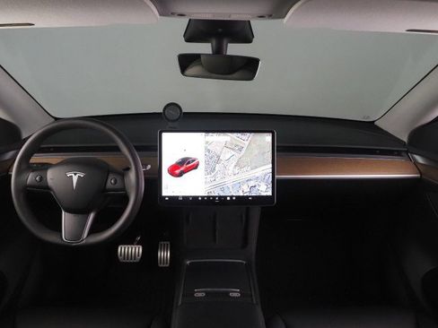 Used 2023 Tesla Model Y Performance image 3