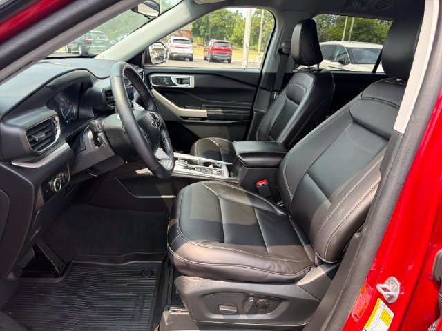 Used 2023 Ford Explorer XLT w/ Equipment Group 202A AWD/4WD image 9