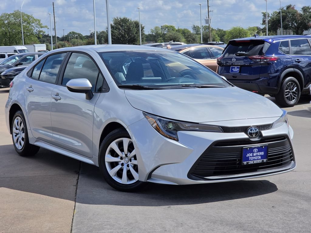Used 2026 Toyota Corolla LE FWD image 2