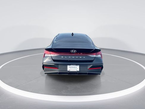Used 2026 Hyundai Elantra SE FWD image 7