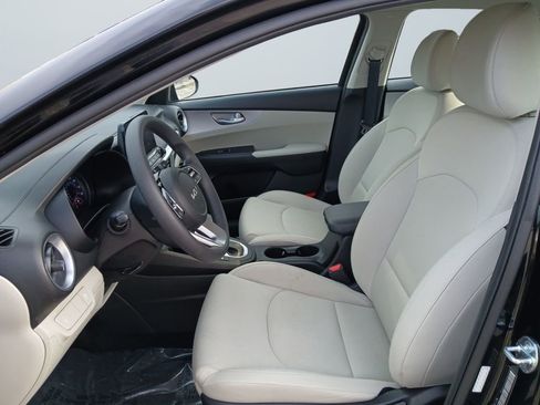 Used 2023 Kia Forte LXS image 9
