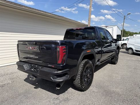 Used 2024 GMC Sierra 2500 AT4 w/ AT4 Preferred Package AWD/4WD image 11