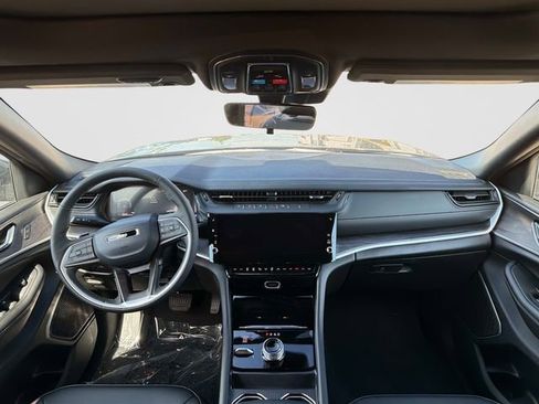 New 2026 Jeep Grand Cherokee Limited AWD/4WD image 18