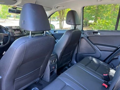 Used 2016 Volkswagen Tiguan S image 14