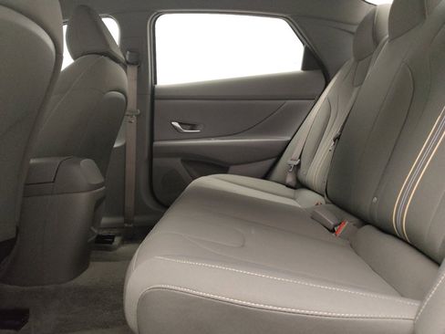 Used 2025 Hyundai Elantra Hybrid FWD image 18