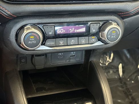 Used 2024 Nissan Versa SR FWD image 18