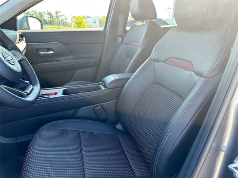 Used 2025 Nissan Kicks SR image 8