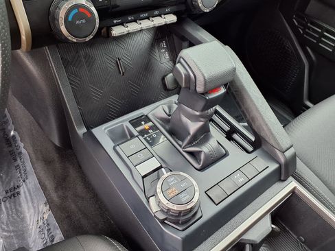 Certified 2025 Toyota Tacoma TRD Off-Road AWD/4WD image 25