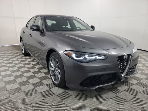 Used 2024 Alfa Romeo Giulia Ti w/ Active Assist Plus Package AWD/4WD image 2