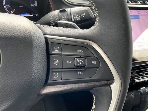 Used 2023 Jeep Grand Cherokee L Limited AWD/4WD image 19