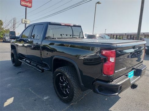 Used 2024 Chevrolet Silverado 2500 Custom w/ Custom Value Package image 5