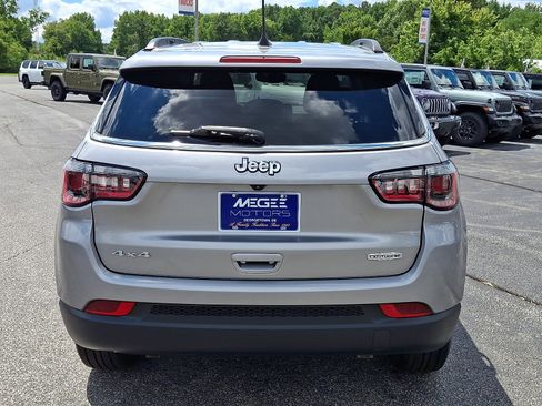 Used 2023 Jeep Compass Latitude AWD/4WD image 5