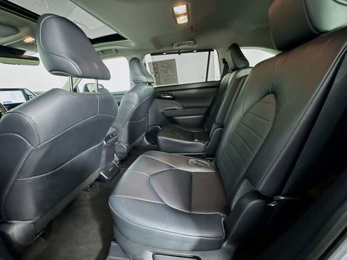 Used 2023 Toyota Highlander XLE image 22